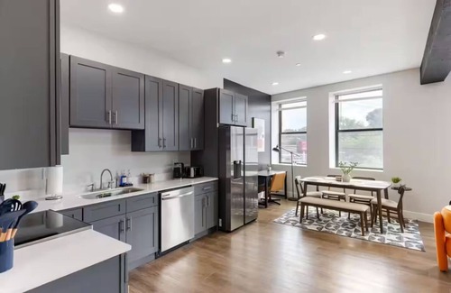 Cleveland Apartment | Beautiful 2Bed - 10 min. to downtown/Cavs/Browns