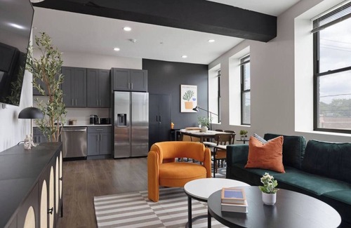 Cleveland Apartment | Beautiful 2Bed - 10 min. to downtown/Cavs/Browns