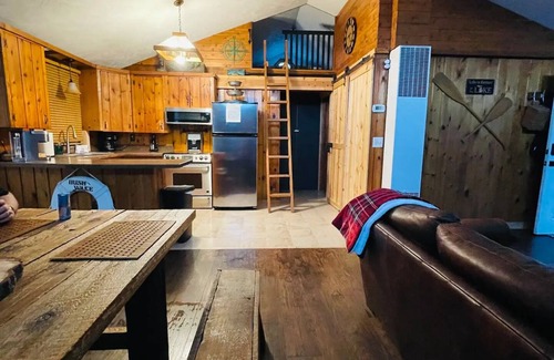 Hope Cottage | Beautiful 2BR+Loft Cottage with amazing views!nn