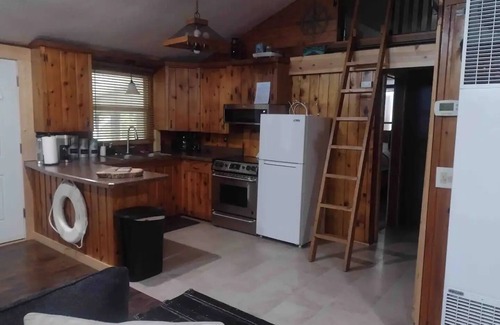 Hope Cottage | Beautiful 2BR+Loft Cottage with amazing views!nn