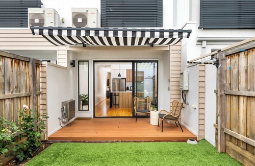 Torquay House | Beautiful 2BR on Bright, Torquay