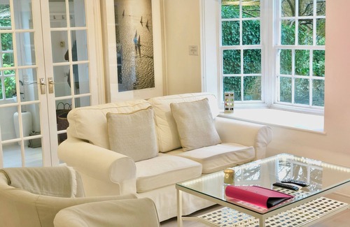 Midhurst House | Beautiful 3 bed designer cottage fabulous location