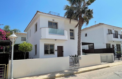 Pernera Villa | Beautiful 3 bed villa in Pernera with private pool less than 5 mins to the beach