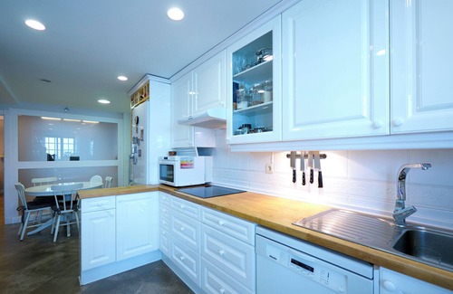 Majadahonda Apartment | Beautiful 3 Bedroom apartment very near Madrid city, Wifi, AC, Pool, Paddle.