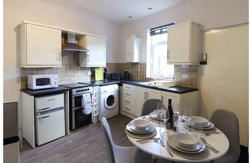 Hillsborough House | Beautiful 3 Bedroom house - Sleeps 5 Free parking