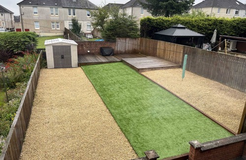 Harthill House | Beautiful 3 bedroom home with large garden. 35 mins to Glasgow & Edinburgh.