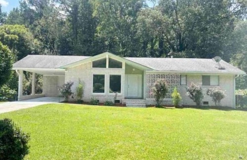 Forest Park House | Beautiful 3-Bedroom, Relaxing Stay in Morrow