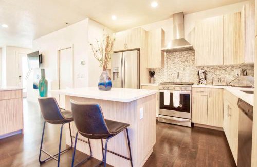 Old Town North House | Beautiful 3 Bedroom Townhouse in Old Town North, Brewery District