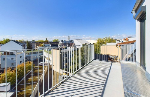 Petershausen-West Apartment | Beautiful 3 room top floor apartment, balcony, on the Rhine, near the old town of Constance
