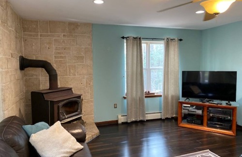 Brodheadsville House | BEAUTIFUL 3BDRM HOME in heart of the PoconoMTNS - CLS2SkiSLOPES