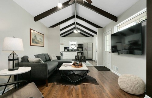 Nall Hills House | Beautiful 3BR Home in OP|Mins To Arrowhead| WiFi