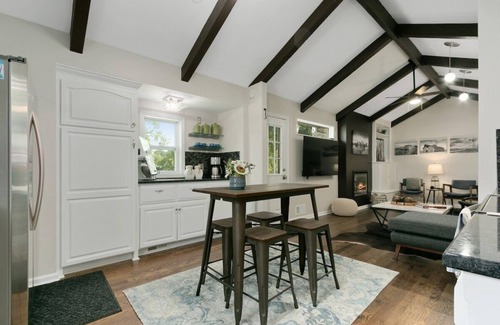 Nall Hills House | Beautiful 3BR Home in OP|Mins To Arrowhead| WiFi