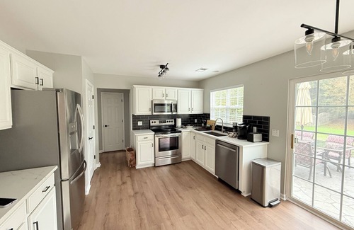 Provincetowne House | Beautiful 3BR Retreat in the Heart of Ballantyne – Near Uptown & CLT Airport