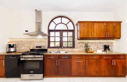 Sero Colorado House | Beautiful 3BR2.5BA Home w/Pool Close 2 Baby Beach