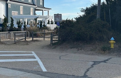 Dam Neck House | Beautiful 4-Bedroom, Renovated, Oasis in Croatan Beach