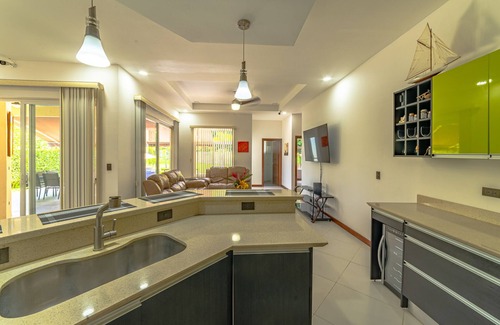 Bejuco Villa | Beautiful 4 bedroom home with private pool