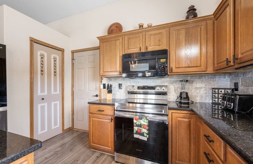 Greenwich House | Beautiful 4 Bedroom 3 bath home in nice Eastside neighborhood and LOTS of extras