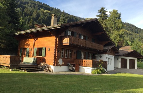 Rougemont Ski Chalet | Beautiful 4 bedroom Chalet to Rent in chic Rougemont, Central Gstaad Ski Region