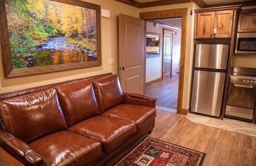 Gatlinburg Resort | Beautiful 4 bedroom resort in the Tennessee Smoky Mountains
