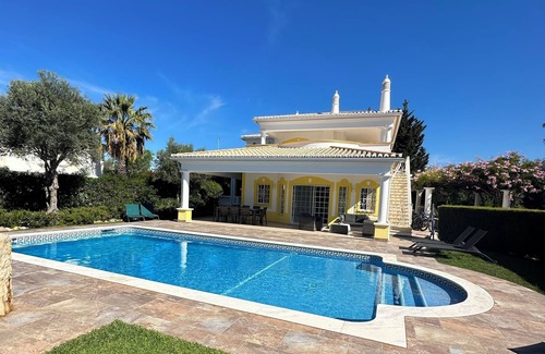Portimao Villa | Beautiful 4 bedroom villa in the Alto Golf