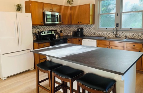 Greencastle House | Beautiful 4 BR/2 Bath home in elegant neighborhood. 3 blocks from DePauw Univ!
