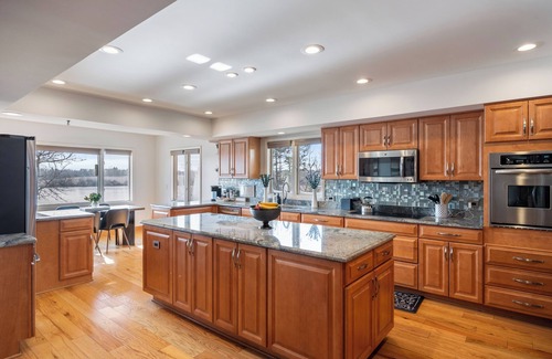 Lake Zurich House | Beautiful 5 bedroom home on private fishing lake