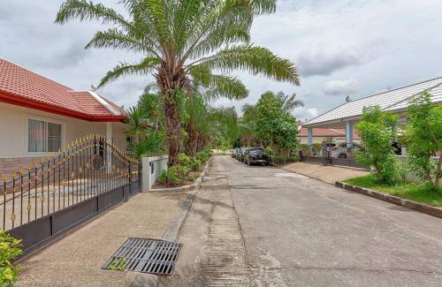 Huai Yai Villa | Beautiful 5 Bedroom Luxury Pool Villa in Pattaya