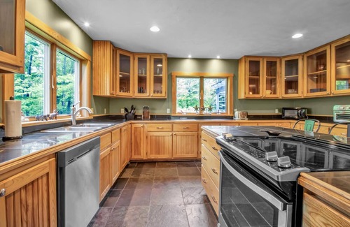 Salamanca House | Beautiful 6 bedroom Ellicottville Chalet