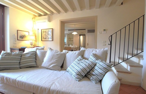 Colognola ai Colli Apartment | Beautiful apartment for 5 people with pool, WIFI, A/C, TV and parking, close to Verona