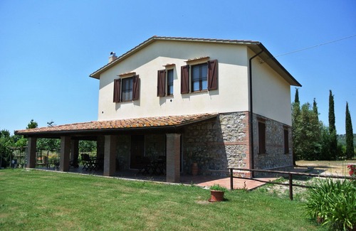 Magliano in Toscana Apartment | Beautiful apartment for 4 guests with TV, pets allowed and parking