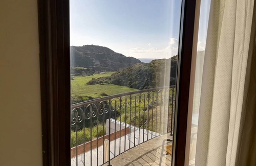 Pissouri Villa | Beautiful "Aggos Cliff" House in Pissouri Cyprus