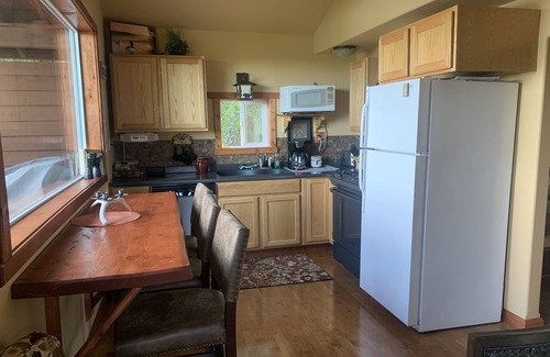 Kalifornsky Cabin | Beautiful Alaskan Cabin with Mountain & Lake View a Perfect Couples Getaway.