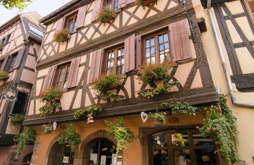 Ribeauville Apartment | Beautiful Alsatian gîte, Les Marchands in the center of Ribeauvillé in Alsace