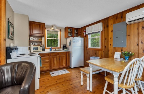 South Haven Cottage | Beautiful and Clean 2 Bedroom Cottage on Clearwater Lake