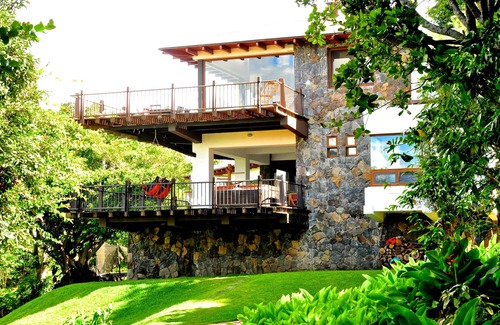 San Lucas Toliman House | Beautiful and Modern 4 Bedroom Lake Atitlán Paradise with Pool & Jacuzzi