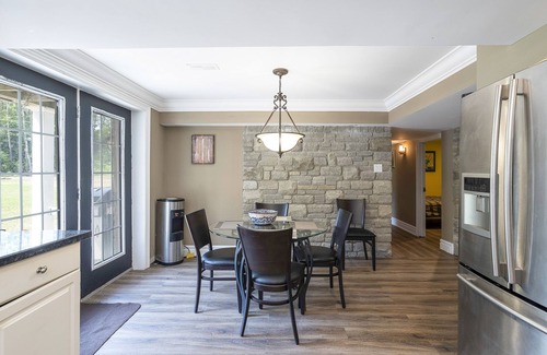 Wasaga Beach House | Beautiful and Modern Two Bedroom Home/Walking Distance to Beach