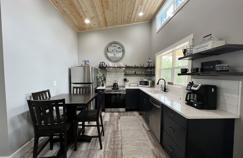 Lenoir City Cottage | Beautiful and Private Modern Cottage on 20 Acre Flower Farm!
