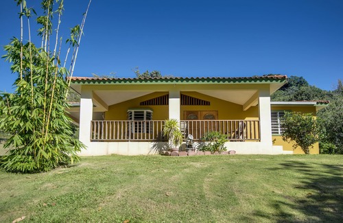 Angeles House | Beautiful and roomy residence close to nature adventure attractions!