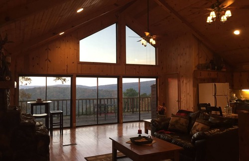 Smithville Cabin | Beautiful and roomy two bed, two bath cabin nestled in the Kiamichi Mountains