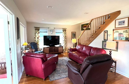 Bluff City House | Beautiful and Secluded 3 BR/3 BA Home on South Holston River