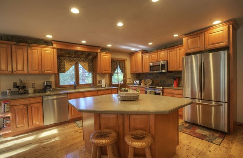 Estes Park House | Beautiful and Spacious Estes Park Mountain Forest Home WITH YEAR ROUND HOT TUB!