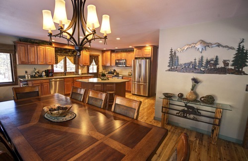 Estes Park House | Beautiful and Spacious Estes Park Mountain Forest Home WITH YEAR ROUND HOT TUB!