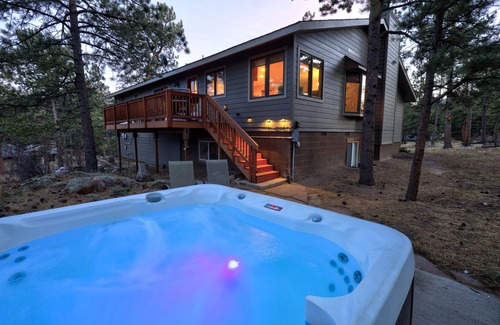 Estes Park House | Beautiful and Spacious Estes Park Mountain Forest Home WITH YEAR ROUND HOT TUB!