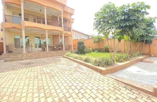 Kigali Villa | Beautiful and spacious 6 bedrooms Villa with pool in Gaculiro