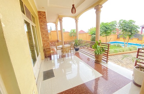 Kigali Villa | Beautiful and spacious 6 bedrooms Villa with pool in Gaculiro