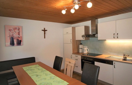 Holdernach Villa | Beautiful apartment in villa for 10 people with WIFI, TV, balcony, pets allowed and parking