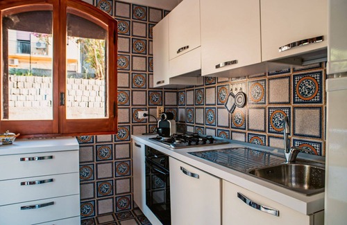 Caronia House | Beautiful apartment in villa for 6 guests with hot tub, WIFI, TV, patio and pets allowed