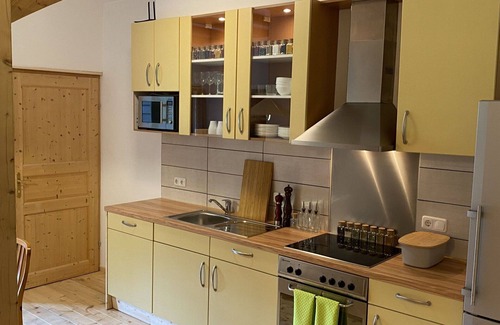 Muhldorf Apartment | Beautiful apartment for 8 guests with WIFI, balcony and parking