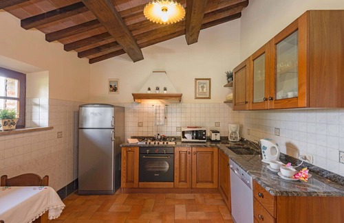 Popoltaio-Schiacciato Villa | Beautiful apartment in villa for 8 guests with A/C, WIFI, pool, TV and patio