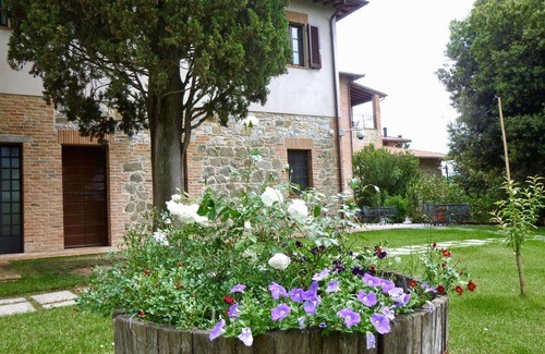 Popoltaio-Schiacciato Villa | Beautiful apartment in villa for 8 guests with A/C, WIFI, pool, TV and patio